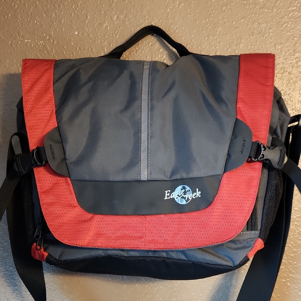 Eagle Creek Messenger Bag Travel Ready EUC or NWOT